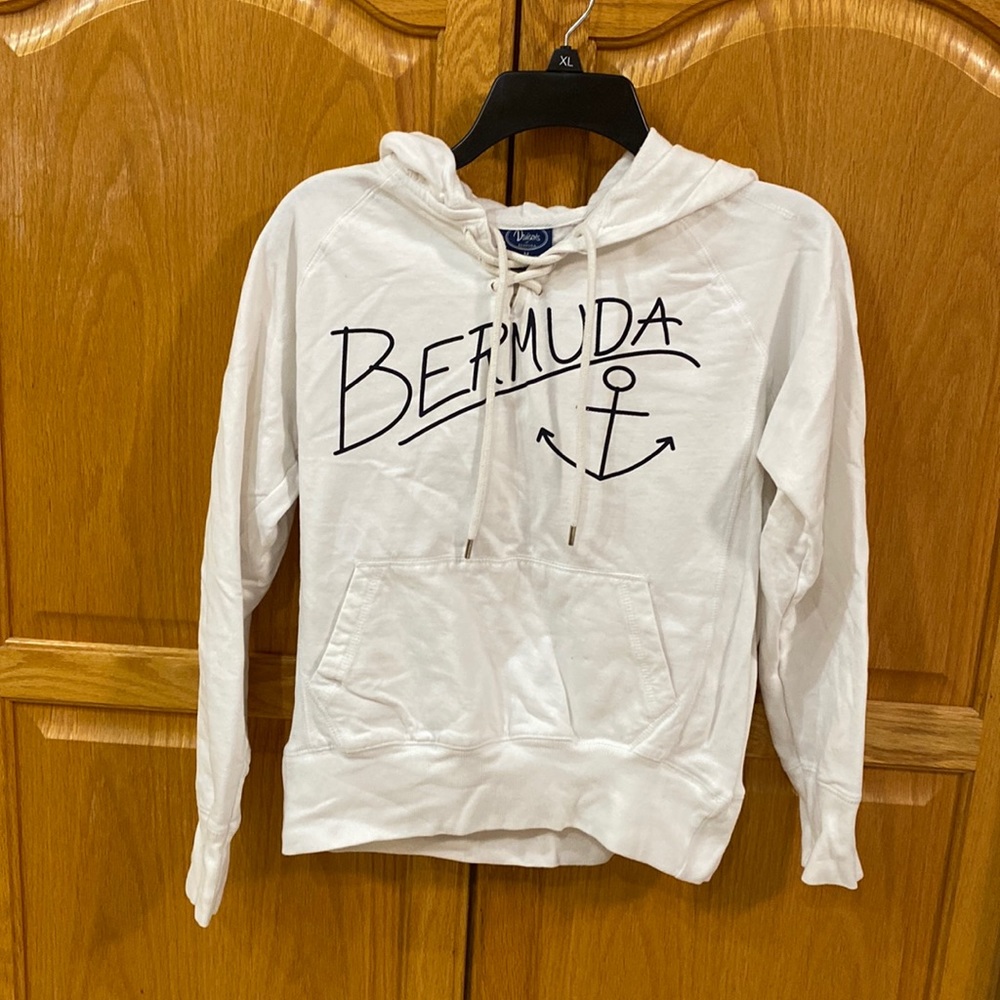White souvenir hoodie from Bermuda size medium.